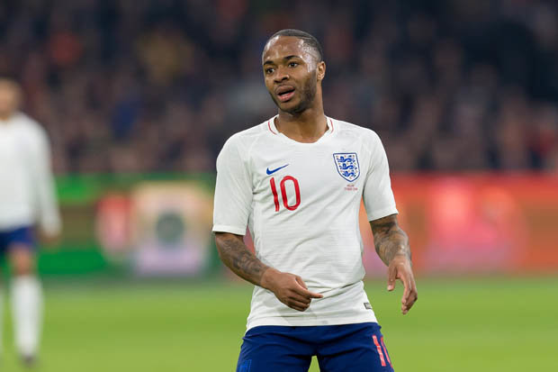 Polémica en Inglaterra por un tatuaje de Sterling