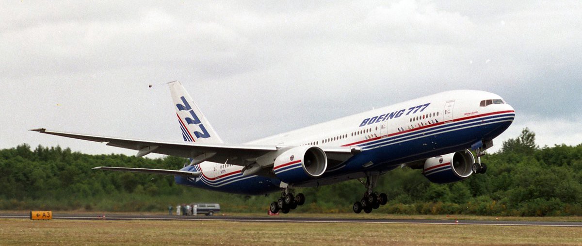 Resultado de imagen para Boeing 777-200 first flight