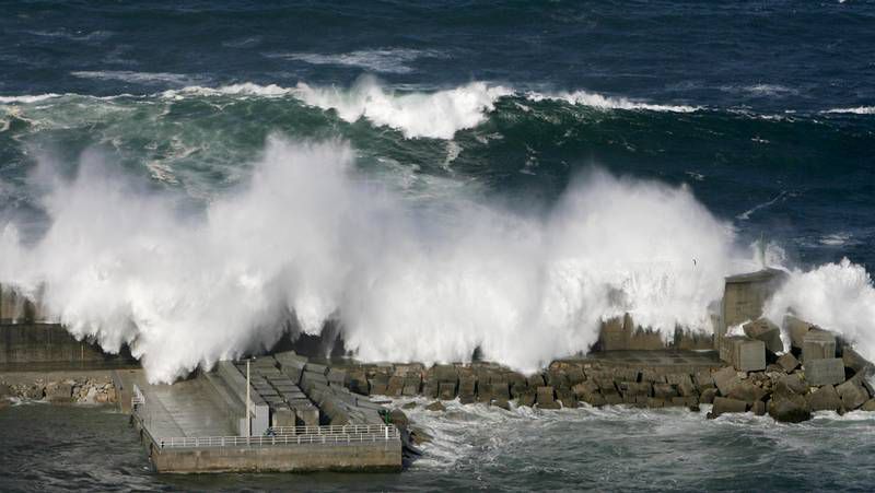 El instante en que un turista es devorado por el mar