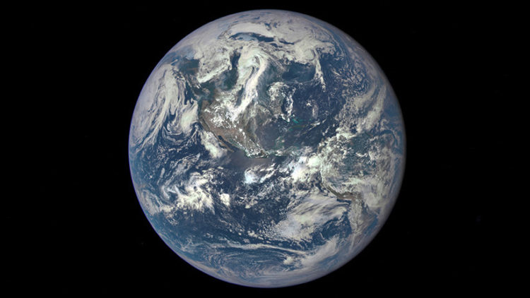 🌏 Así se ve La Tierra a 43 millones de kilómetros de distancia