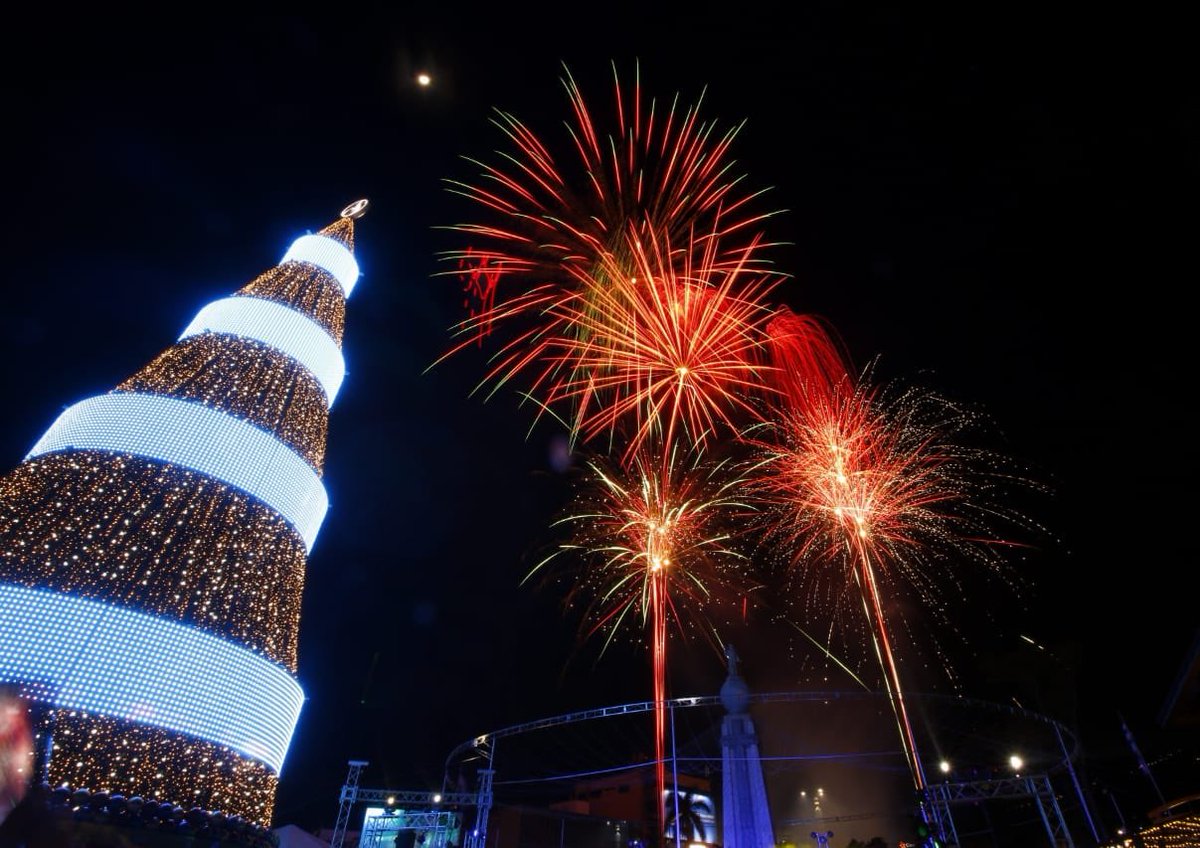 cnn cataloga al árbol navideño del salvador del mundo como el