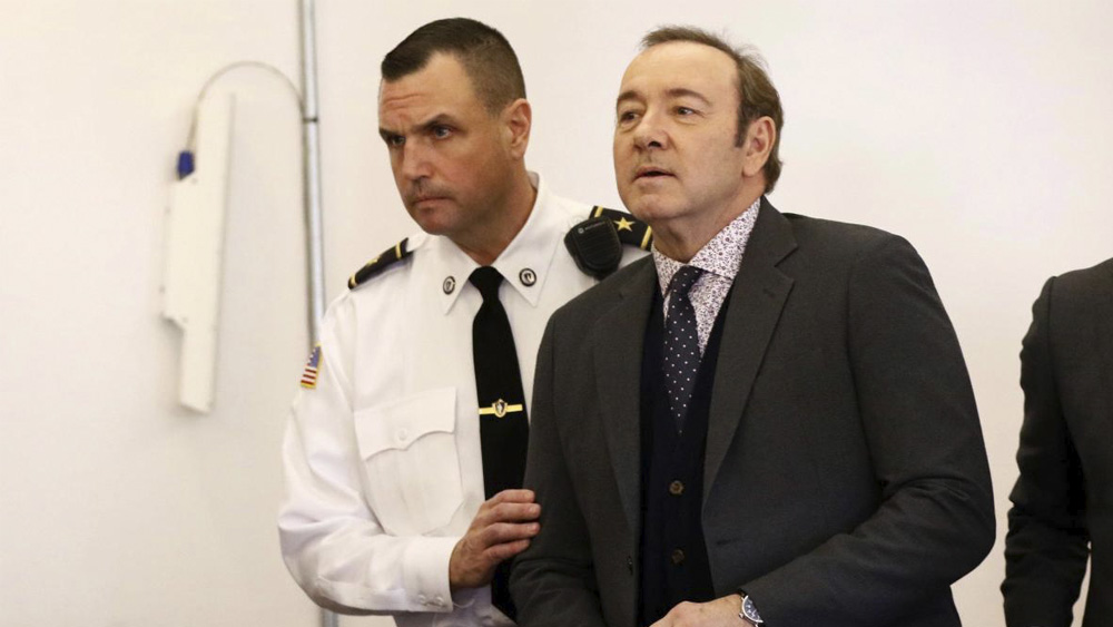 Hermano mayor de Kevin Spacey asegura que fueron violados por su padre Hermano mayor de Kevin Spacey asegura que fueron violados por su padre